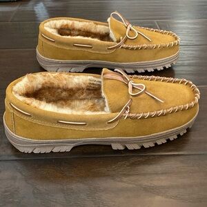 New with box Redhead 100% polyester fury lining memory foam men’s size  10M